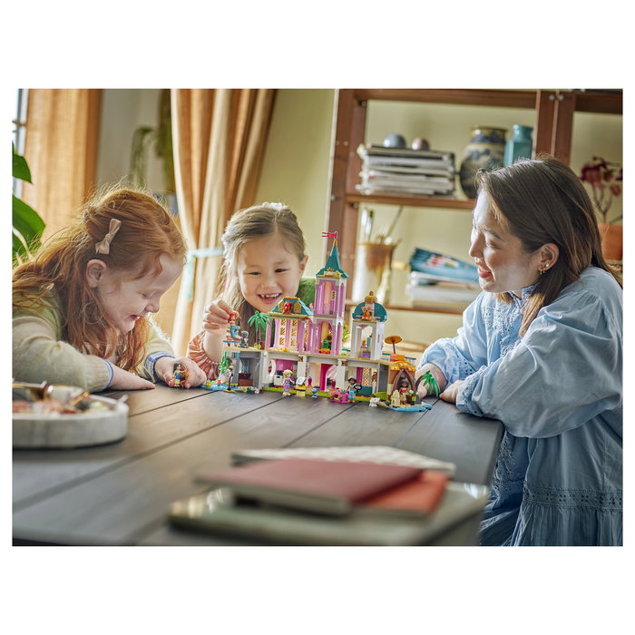 LEGO Disney Princess 43267 Castillo de las Princesas y Mascotas Reales, Juego de Construcción de 787 Piezas para +6 Años