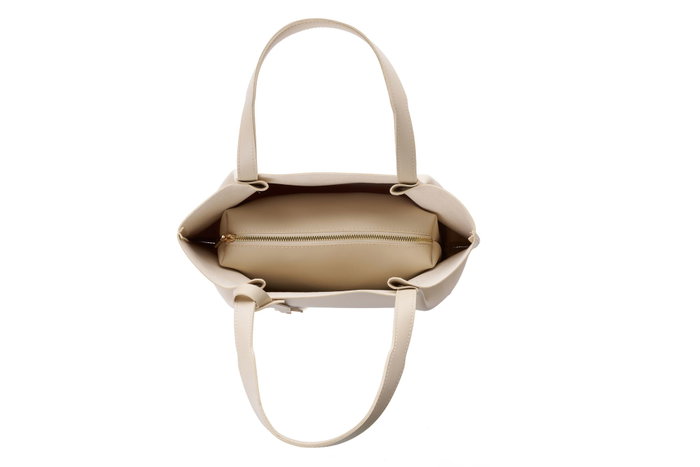 Vince Camuto Bolsa Tote Crema Cuero de Polivinilo Elegante y Sofisticada para Mujer