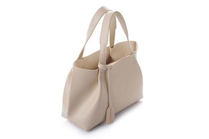 Vince Camuto Bolsa Tote Crema Cuero de Polivinilo Elegante y Sofisticada para Mujer