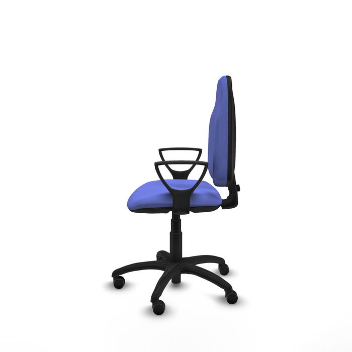 Silla de oficina Algarra con mecanismo Contacto permanente básico tapizada con Tela color Azul claro. Equipada con Base poliamida negra, Brazos fijos y Ruedas de parqué