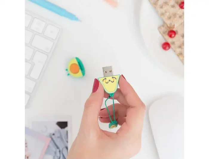 Mr.Wonderful Pendrive USB 32 GB Llavero con Forma de Aguacate, Memoria Flash, Incluye Adaptador USB-C, Compatible con Windows, MacOS, Linux