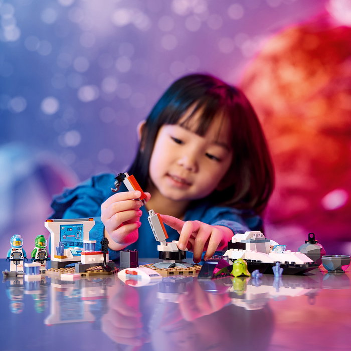 LEGO City 60429 - Nave Espacial y Descubrimiento del Asteroide, con Laboratorio, Excavación y Grúa, +4 años