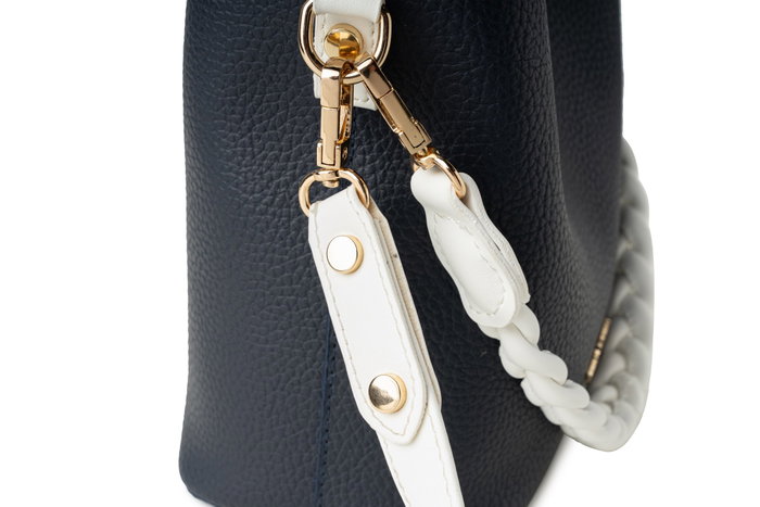 Vince Camuto Bolso Venice Azul Oscuro y Blanco de Polipiel