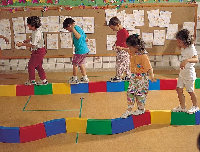 Amaya Pasillo para equilibrio acoplable semicircular curvo longitud 30cm caja 10 unidades Amaya Pasillo para equilibrio acoplable semicircular curvo longitud 30cm caja 10 unidades