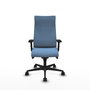 Sillón Albacete con mecanismo Sincro tapizada con Tela color Azul cielo. Equipado con Base nailon negra, Brazos 2D y Ruedas 65mm nailon