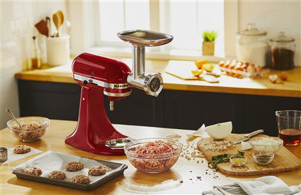 Kitchenaid 5KSMMGA Picadora Metálica de Carne para Alimentos con Discos de Picado Grueso, Mediano y Fino, y Accesorios para Embutir Salchichas