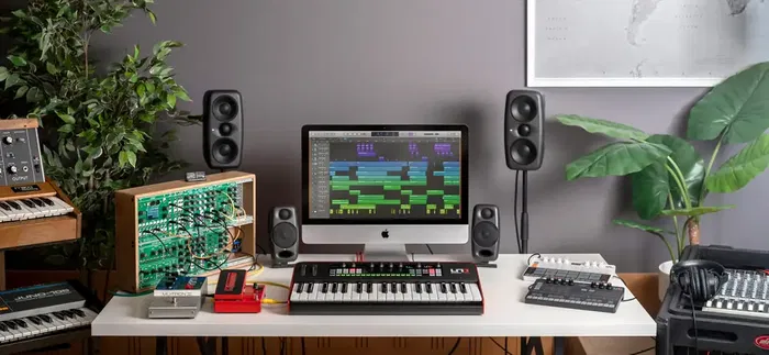 IKMULTIMED Uno Synth Pro Sintetizador Profesional 28x19x6 cm