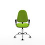 Silla de oficina Algarra con mecanismo Contacto permanente básico tapizada con Similpiel color Pistacho. Equipada con Base cromada, Brazos fijosy Topes