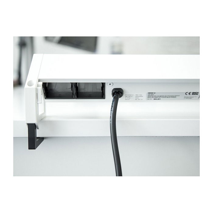 Bachmann DESK2 Regleta 3 Enchufes Type F 16A 230V 4 Módulos Negro Aluminio Acero Inoxidable