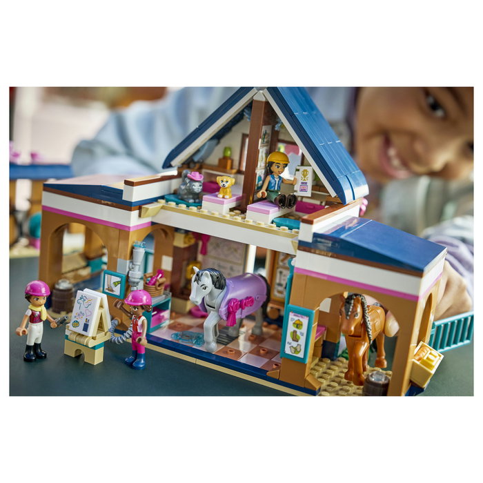 LEGO Friends Establo y Academia de Equitación 42688