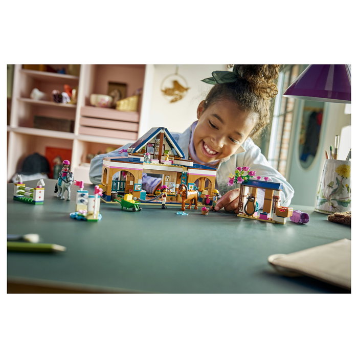 LEGO Friends Establo y Academia de Equitación 42688
