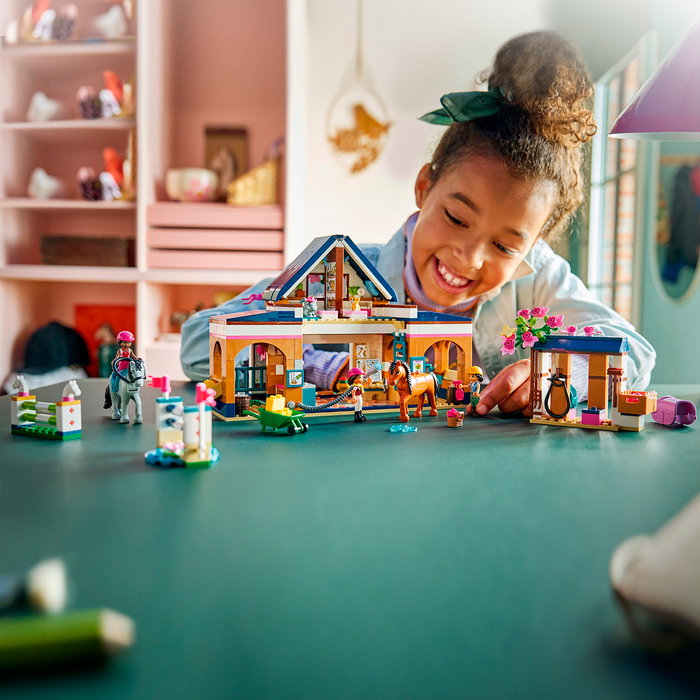 LEGO Friends 42688 Establos y escuela de equitación Juguete de construcción para mayores de 7 años