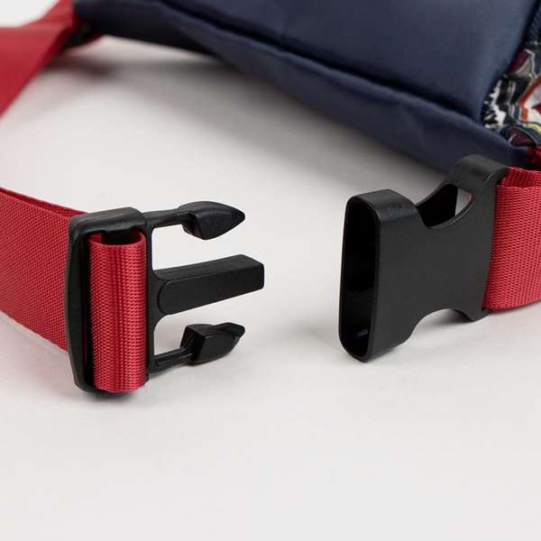 Cerdá Riñonera Avengers 25.0 x 11.0 x 1.6 cm Dark Blue Cerdá Riñonera Avengers 25.0 x 11.0 x 1.6 cm Dark Blue