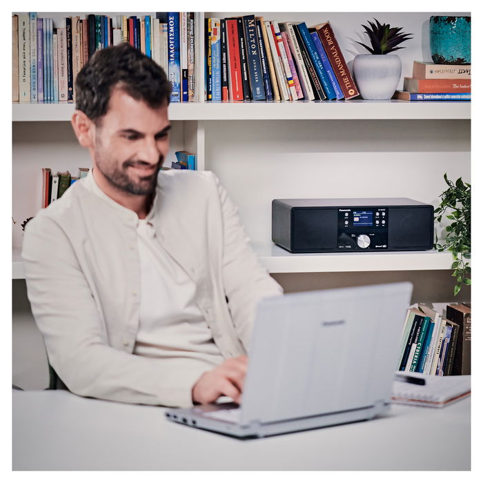 Panasonic SC-DM202EG-K Microcadena de Música Bluetooth 5.0 con CD, DAB+, USB, Reloj y Alarma - Negro