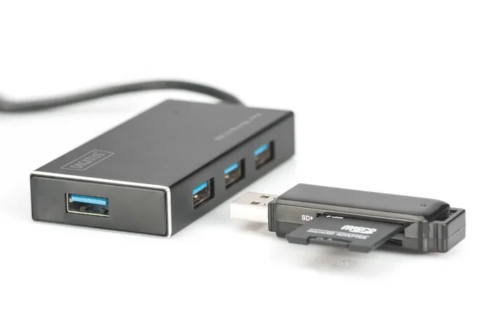 Digitus Hub USB 3.2 Gen 1 con 4 puertos y alimentación, Negro