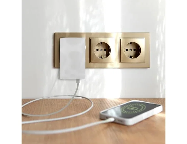 TNB Cargador GaN 65W con 2 USB-C y 1 USB-A, Enchufe Plegable - Blanco