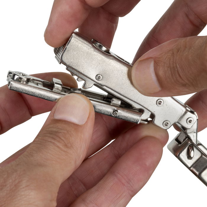 Emuca Lote de 20 bisagras rectas X91 con cierre suave y suplemento recto para atornillar, Altura 1, Acero, Niquelado Emuca Lote de 20 bisagras rectas X91 con cierre suave y suplemento recto para atornillar, Altura 1, Acero, Niquelado