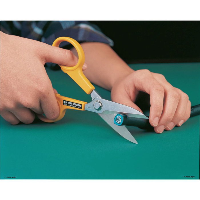 Olfa SCS-2 Tijera Multiusos de 172.8 mm, Hojas de Acero Inoxidable con Filo Serrado Antideslizante, Mangos ABS, Para Diestros y Zurdos