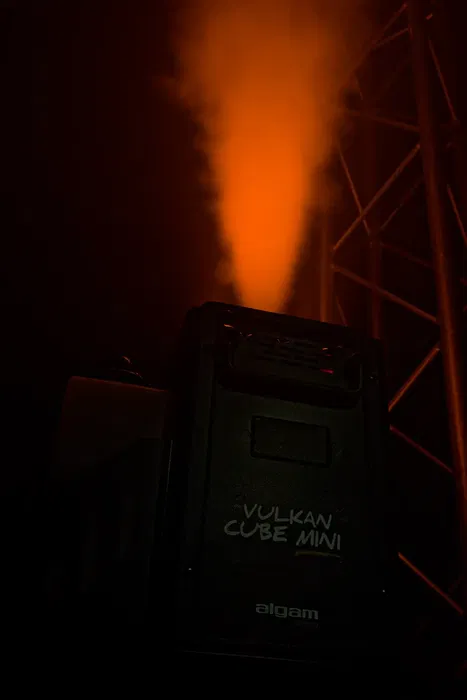 ALGAMLIGHT Máquina de Humo Vertical 1200W con LED RGBA para Fiestas y Eventos