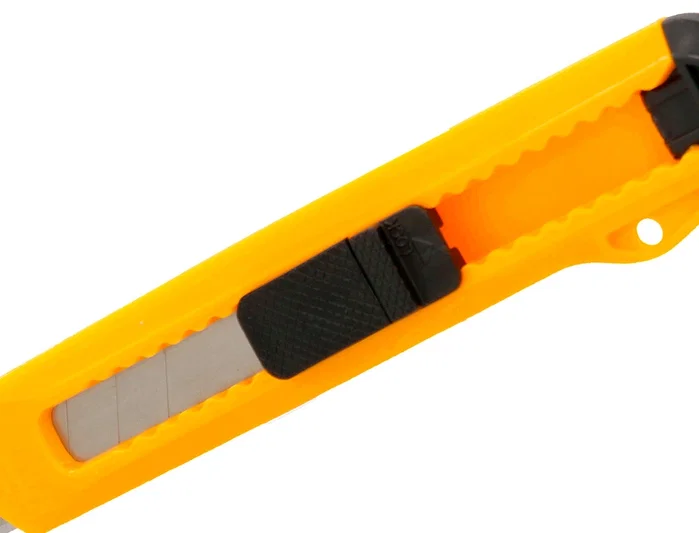 Q-connect XD-11 Cutter Retráctil de Plástico Ancho Cuchilla 18 mm, Accesorio de Oficina y Manualidades, Blíster 1 Unidad