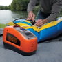 Black+Decker Inflador de aire 11,03 bar / 160 PSI Doble Alimentación 230V CA y 12V CC con 3 Adaptadores, Seleccionador Retroiluminado y Función de Autoapagado, Diseño Compacto