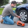 Black+Decker Inflador de aire 11,03 bar / 160 PSI Doble Alimentación 230V CA y 12V CC con 3 Adaptadores, Seleccionador Retroiluminado y Función de Autoapagado, Diseño Compacto