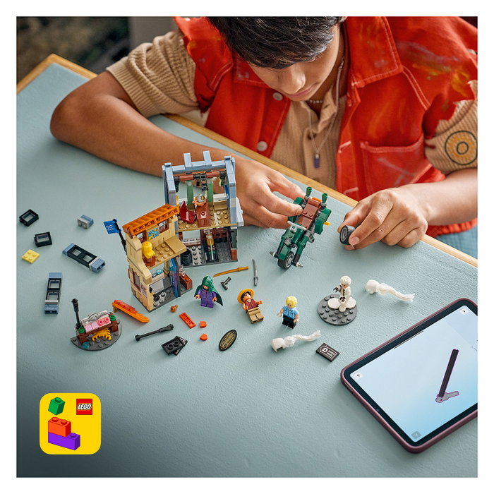 LEGO ONE PIECE Showdown with Captain Smoker 75642