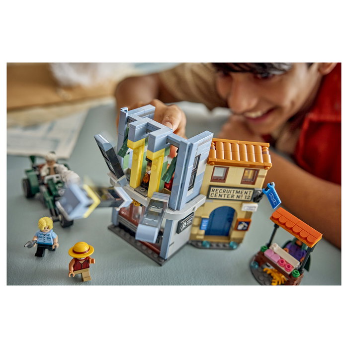 LEGO ONE PIECE Showdown with Captain Smoker 75642
