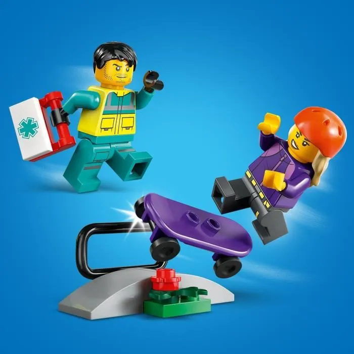 LEGO City Ambulancia De Emergencias 60451 - Juguete de Construcción con Ambulancia, Camilla y Minifiguras de Paramedico y Patinador para Niños +5 Años