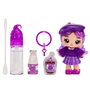 MGA Yummiland Lipgloss Greta Grape 120773, Labial con Purpurina y Esencia, Muñeca Perfumada Articulada +4 Años