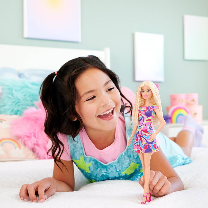 Barbie Muñeca Fashionista Vestido Colores HRH20 Mattel