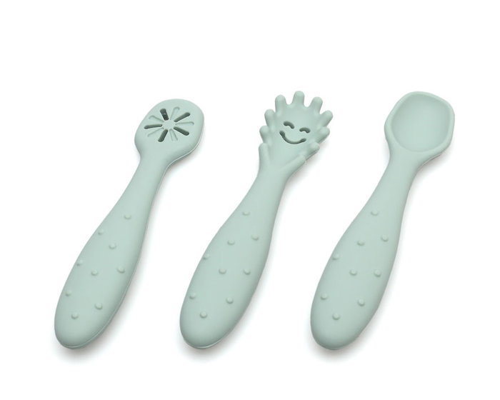 KioKids Little sauvages Set de 3 Cubiertos de Silicona Verde para Bebé, Pre-Cuchara Cuchara Pre-Tenedor, Apto Lavavajillas, +6 Meses