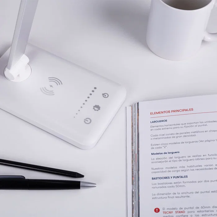 Lámpara de Mesa LED con Cargador Inalámbrico 6W 420Lm, Tonalidad de Luz Regulable CCT