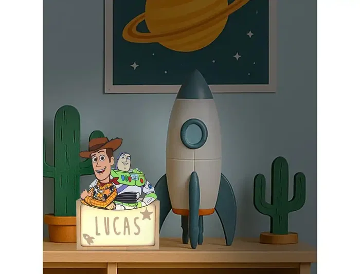 Wondee Lámpara Personalizable de Madera con Temática Toy Story