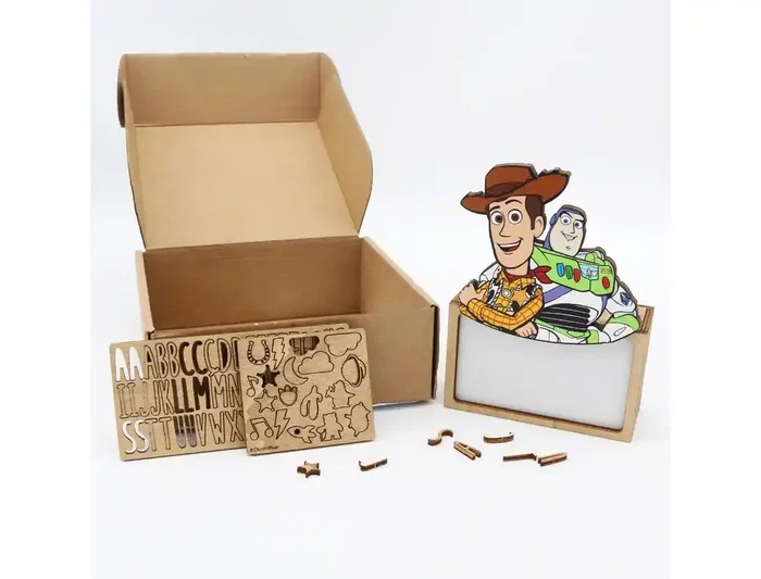 Wondee Lámpara Personalizable de Madera con Temática Toy Story