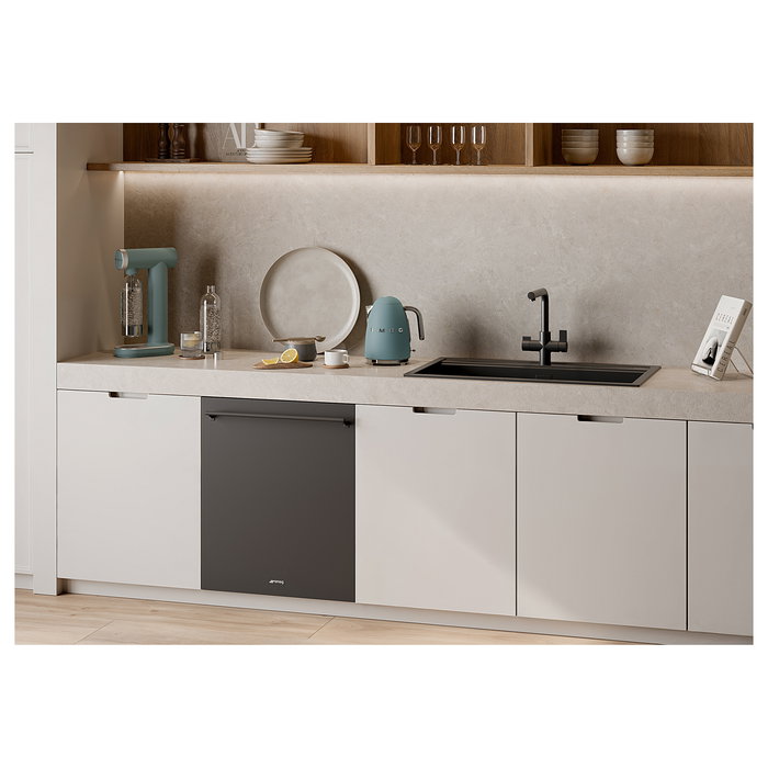 SMEG KLF03EGMEU Hervidor de Agua Retro 1.7L 2400W Verde Esmeralda, Estilo Años 50, Acero Inoxidable, Base Giratoria 360°, Sin Cables
