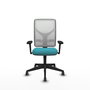 Silla de oficina Motilla con mecanismo Sincro tapizada con Tela color Turquesa y malla color Blanco. Equipada con lumbar 1D, Brazos 3D y Ruedas 65 mm parqué