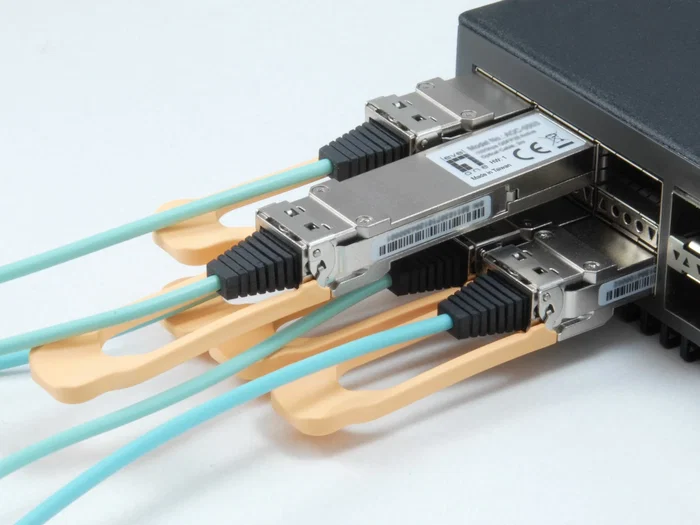 Level One AOC-0501 Cable de fibra óptica activa QSFP28 100Gbps 1m Level One AOC-0501 Cable de fibra óptica activa QSFP28 100Gbps 1m