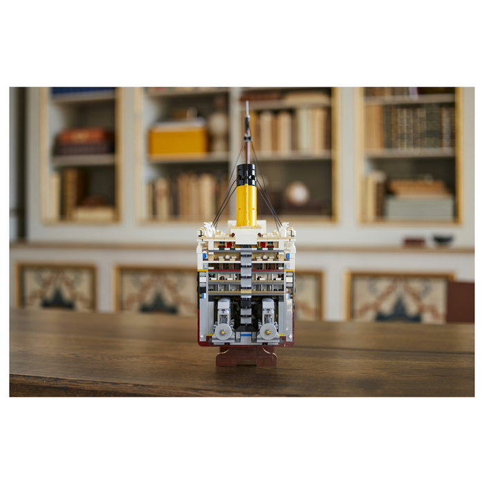 LEGO Creator Titanic (10294) LEGO Creator Titanic (10294)
