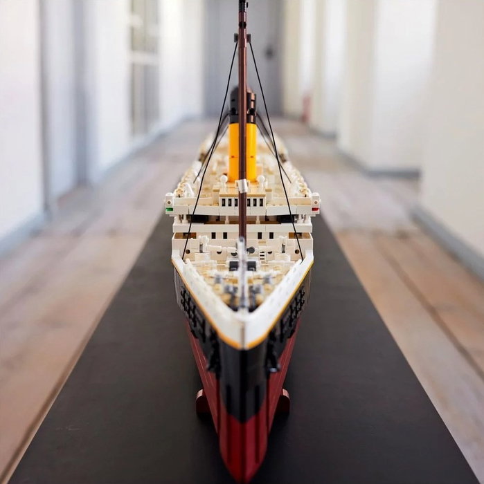 LEGO Creator Titanic (10294) LEGO Creator Titanic (10294)