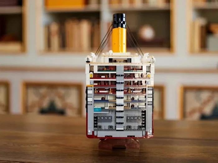LEGO Creator Titanic (10294) LEGO Creator Titanic (10294)
