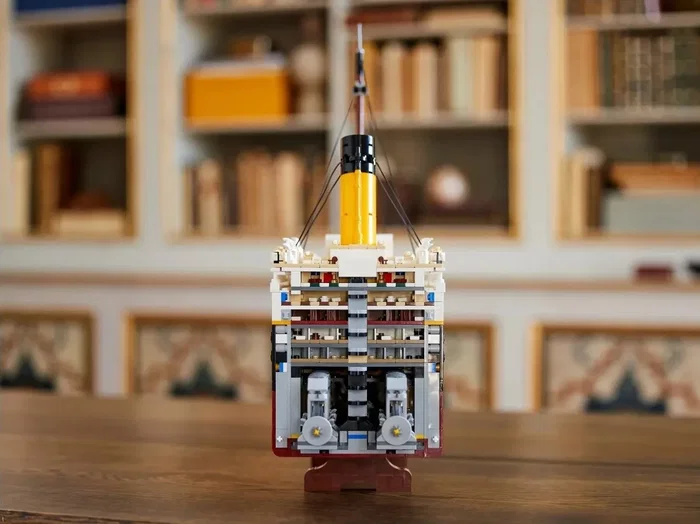 LEGO Creator Titanic (10294) LEGO Creator Titanic (10294)