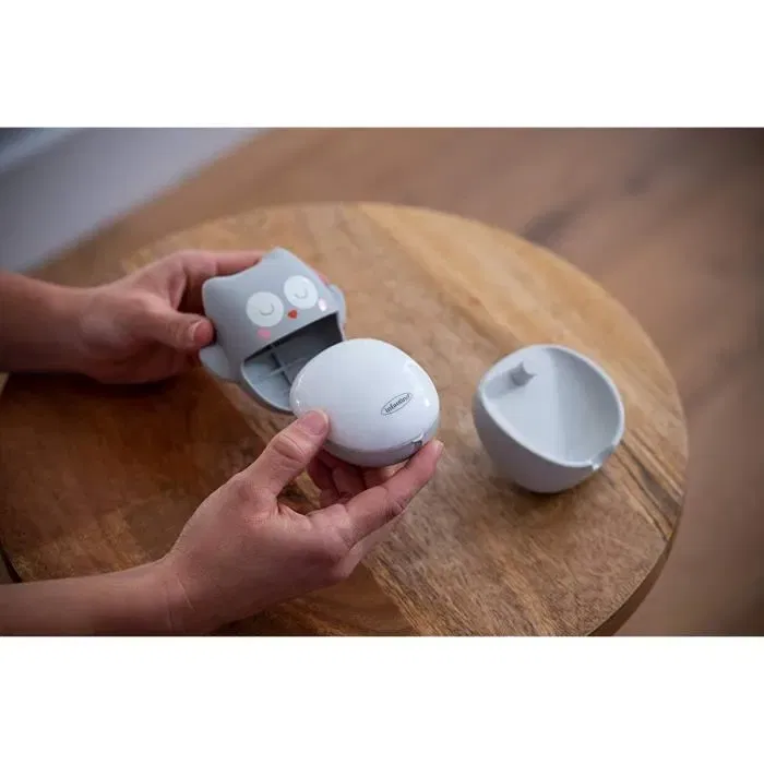 Infantino Luz Nocturna Recargable de Búho, Luz de Pared Nómada y Recargable para Bebés, Hasta 60 Horas de Duración Infantino Luz Nocturna Recargable de Búho, Luz de Pared Nómada y Recargable para Bebés, Hasta 60 Horas de Duración