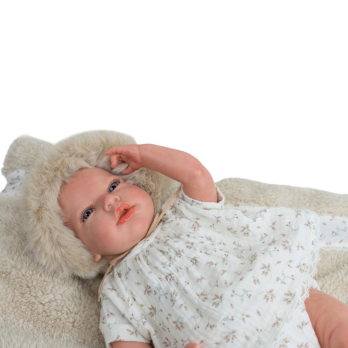 Muñecas Arias Isabella Beige con Cojín de 40 cm