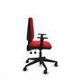 Silla de oficina Elche con mecanismo Asincro tapizada con Similpiel color Rojo. Equipada con Base piramidal negra, Brazos 1D y Ruedas 65mm nailon