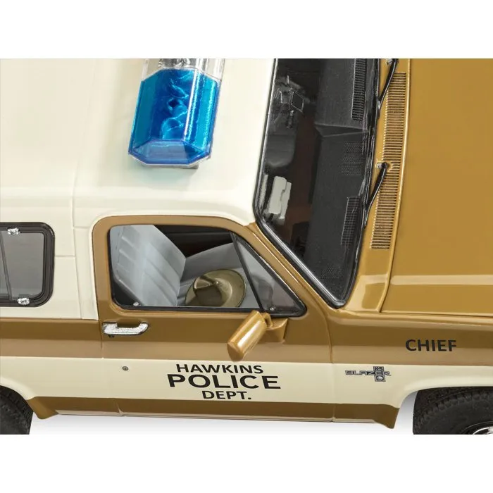 Revell AAAUC90900 - Coche a escala, Set de modelismo Stranger Things Chevrolet K5 Blazer con pegamento, pinturas y accesorios