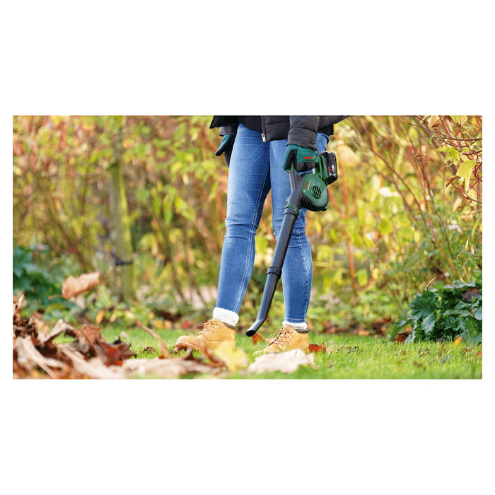 Bosch UniversalLeafBlower 18V-130 Soplador de hojas inalámbrico con batería de 2,5 Ah
