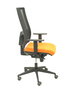 Silla de oficina Horna con mecanismo Sincro tapizada con Tela color Naranja y malla color Negro. Equipada con lumbar 1D, Brazos 1D y Ruedas de parqué