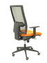 Silla de oficina Horna con mecanismo Sincro tapizada con Tela color Naranja y malla color Negro. Equipada con lumbar 1D, Brazos 1D y Ruedas de parqué