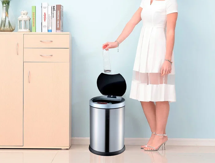Q-connect Papelera con Sensor Automático de Metal, Cromada, Capacidad 10 Litros